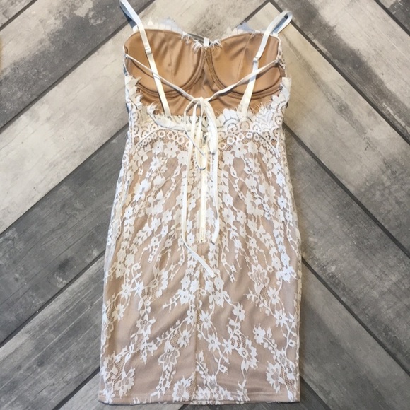 White and nude lace party dress - Picture 2 of 3